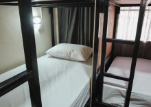 Кровать в общем номере в The Bridge Hostel