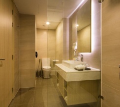 Двухместный номер Deluxe с видом на город двуспальная кровать в Stella Maris Nha Trang Hotel