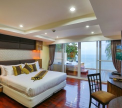 Люкс Spa Bath с 2 комнатами с балконом и с видом на море в Отель Royal Beach Boutique Resort & Spa