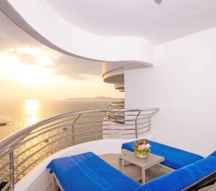 Двухместный номер Grand с видом на море двуспальная кровать в Royal Cliff Beach Hotel Pattaya