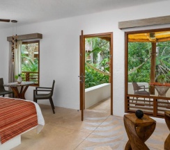 Номер Oasis в Shangri-la Caribe Beach Village Resort