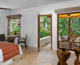 Четырёхместный номер Oasis в Shangri-la Caribe Beach Village Resort