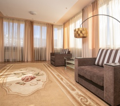 Люкс 3-х комнатный с кухней и балконом 4-х местный в Жемчуг