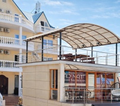 Домик с патио и видом на море  /Без питания или ALL INCLUSIVE + BAR в Лоогуна