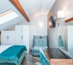 Стандарт DBL c двухспальной кроватью и диваном в Villa Maria club