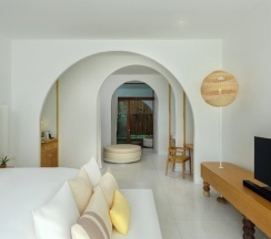 Двухместный Oceanfront Garden Pool Suite двуспальная кровать в Sala Samui Chaweng Beach Resort