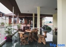 Семейный люкс в Feung Nakorn Balcony Rooms & Cafe