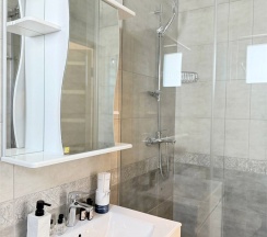 Апартаменты с большой террасой в Родос