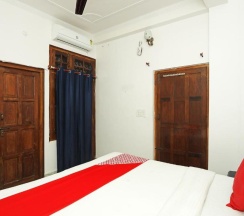 Двухместный номер Standard двуспальная кровать в OYO 14185 Laxmi Yellow Guest House