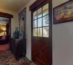 Коттедж с 4 комнатами в Juniper Ridge 16 5000 sq ft, Grand Chateau at Eagle, Expansive Mountain Views by RedAwning