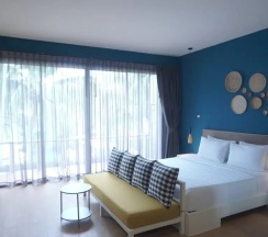Двухместный номер Deluxe с видом на бассейн двуспальная кровать в Signature Phuket Resort