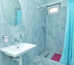 Четырёхместная студия в Хризантема