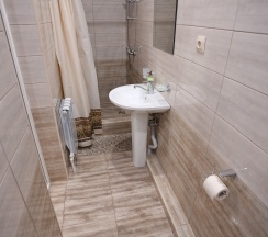 Трехместный номер с двуспальной и односпальной кроватью в Вита