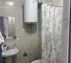 Номер Comfort с балконом и с красивым видом из окна в Azname