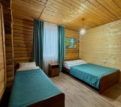 Номер комфорт с 1 односпальной и 1 двуспальной кроватью №3 в Душа гор