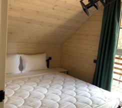 Коттедж с 3 комнатами с балконом и с красивым видом из окна в Лазурный берег