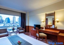 Трёхместный номер Deluxe в Bangkok Palace Hotel