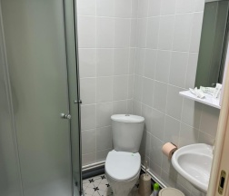 Трехместный номер с 3 односпальными кроватями в Оазис