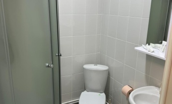 Трехместный номер с 3 односпальными кроватями в Оазис