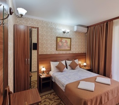 Двухместный номер с балконом в Лорис