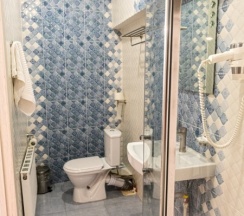 Стандартный улучшенный номер на третьем этаже в Золотая рыбка