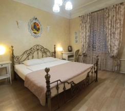 Двухместные апартаменты c 1 комнатой (двуспальная кровать) в Квартира в самом центре Тулы