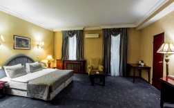 Трёхместный полулюкс в Ambassador hotel Almaty