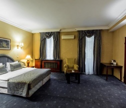 Трёхместный полулюкс в Ambassador hotel Almaty