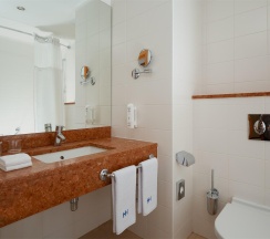 Номер комфорт с 1 двуспальной кроватью queen-size в HolidayHall