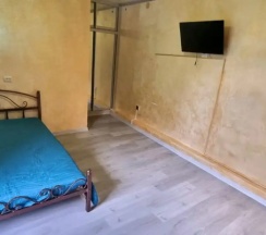 Апартаменты c 1 комнатой с балконом в Кристалл