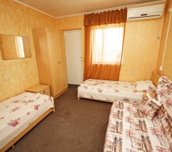 Четырёхместный номер Standard с балконом в Радуга у моря