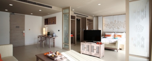 Четырёхместный полулюкс с видом на бассейн в Proud Phuket