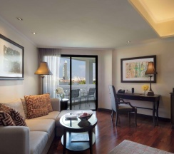 Двухместная Stateroom Loy Dream двуспальная кровать в Anantara Riverside Bangkok Resort