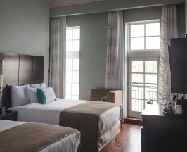 Четырёхместный номер с видом на реку в The Cotton Sail Hotel, Tapestry Collection By Hilton