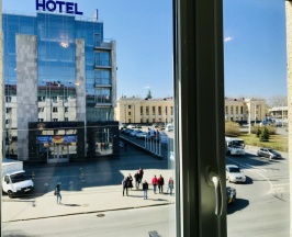 Апартаменты с красивым видом из окна в Апартаменты ОнегоГрад Вокзал I