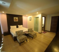 Двухместный номер Deluxe с балконом двуспальная кровать в Villa Navin Resort