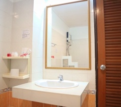 Двухместный номер Deluxe с балконом двуспальная кровать в Sunshine Guest House
