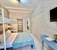 Трёхместный номер Comfort с балконом в Роза ветров