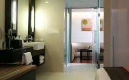 Полулюкс в Radisson Suites Bangkok Sukhumvit