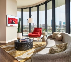 Двухместный люкс Grand с балконом двуспальная кровать в Virgin Hotels Dallas