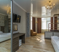 Номер Deluxe (общая ванная комната) в Золотая корона