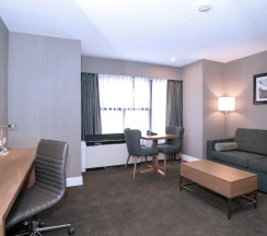 Двухместный люкс Standard двуспальная кровать в Sandman Signature Calgary Downtown Hotel