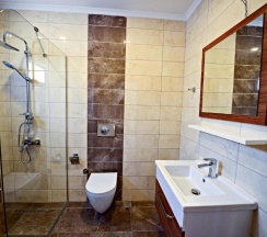 Вилла с балконом и с красивым видом из окна в Guzel Evler Family Resort