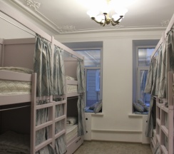 Кровать в общем номере в Рус