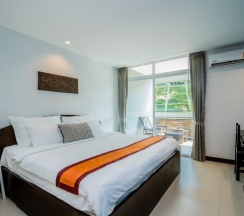 Студия Deluxe с балконом в Kata Tranquil Villa