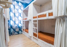 Кровать в мужском номере c 4 двухъярусными кроватями (удобства на этаже) в Yes! hostel