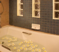Одноместный полулюкс в Woraburi Phuket Resort & Spa