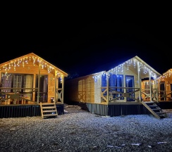 Четырёхместный коттедж в  Изумруд