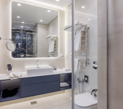Комфорт с балконом с одной кроватью в Minger Med Spa