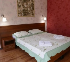 Четырёхместный номер Classic с балконом и с красивым видом из окна в Abaash Hotel Afon